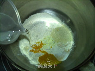 酥粒桑葚卷的做法步骤:2