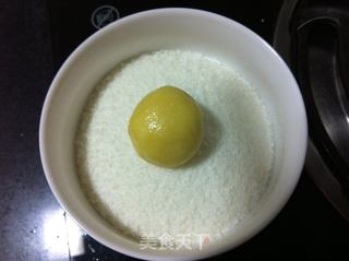 黄金全蛋椰蓉球的做法步骤:5