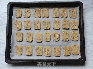大红枣核桃仁小饼干的做法步骤:12