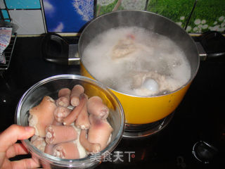 双豆猪尾小锅的做法步骤:5