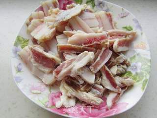 双椒炒腊肉的做法步骤:3