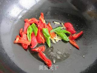 双椒炒腊肉的做法步骤:7