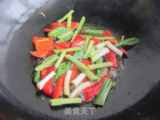 双椒炒腊肉的做法步骤:8
