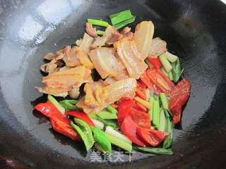双椒炒腊肉的做法步骤:9