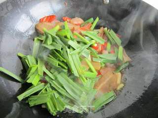 双椒炒腊肉的做法步骤:11