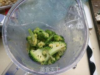 奶香西兰花意面的做法步骤:3