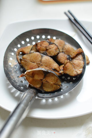 五香熏鱼的做法步骤:7
