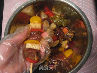 五彩肉串的做法步骤:4