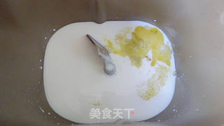 红糖炼奶吐司------专为女士打造的一款面包的做法步骤:3