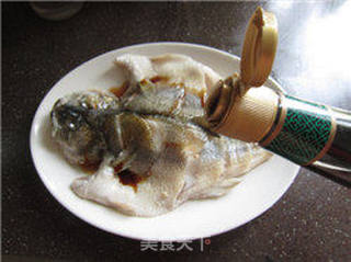 清蒸鲈鱼的做法步骤:12