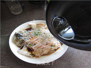 清蒸鲈鱼的做法步骤:14