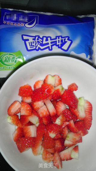 酸奶草莓羹的做法步骤:4