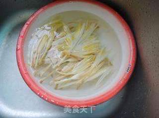 黄花菜炒黄瓜的做法步骤:2