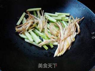 黄花菜炒黄瓜的做法步骤:5