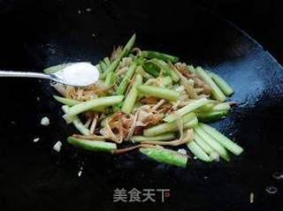 黄花菜炒黄瓜的做法步骤:6