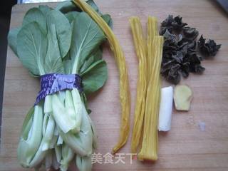 【木耳腐竹炒油菜】---美味小炒勺的做法步骤：1