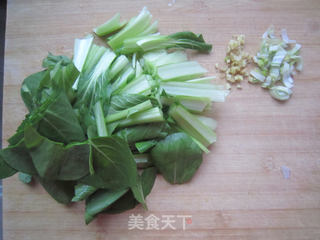 【木耳腐竹炒油菜】---美味小炒勺的做法步骤：3