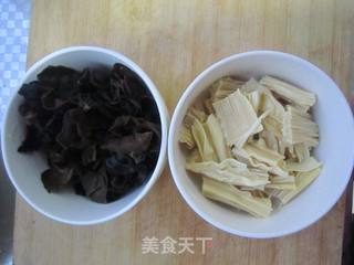 【木耳腐竹炒油菜】---美味小炒勺的做法步骤：4