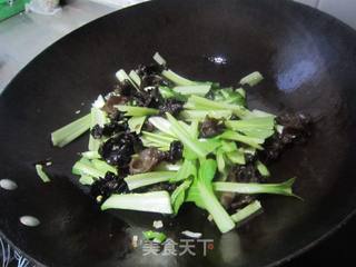 【木耳腐竹炒油菜】---美味小炒勺的做法步骤：7