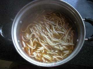 香辣牛肉面小火锅的做法步骤:5