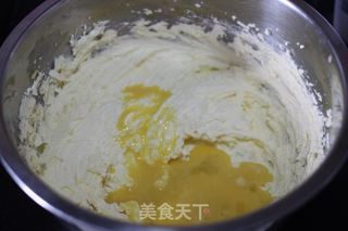 【菠萝翻转蛋糕】——酸甜滋味的美妙融合的做法步骤:3