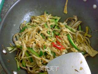 肚丝炒饼的做法步骤：10