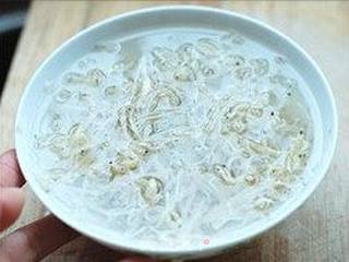 香辣银鱼干的做法步骤:2