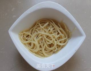 春天里的美食---【黑蒜菠菜意大利面】的做法步骤:5