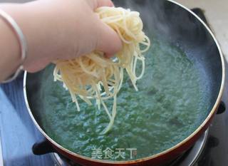 春天里的美食---【黑蒜菠菜意大利面】的做法步骤:10