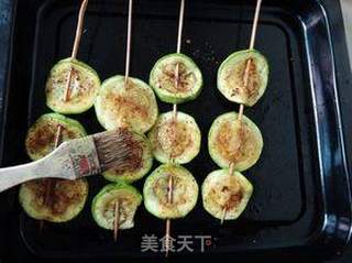 街边小吃我来做——烤西葫芦串的做法步骤:6