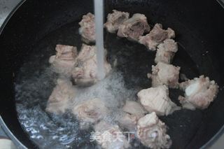 红烧排骨的做法步骤：2