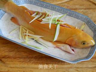 清蒸虹鳟鱼的做法步骤:3