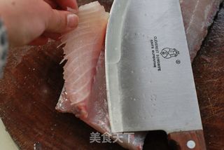 我家妈妈爱吃的【私家炝锅鱼】12图解蝴蝶鱼片的片法的做法步骤:5