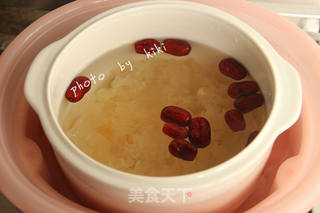 超级简单的养颜汤羹--【冰糖银耳莲子羹】的做法步骤:2