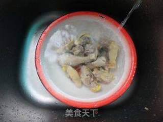 石斛花鸡汤的做法步骤:2