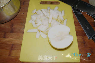 私房冰糖雪梨炖银耳的做法步骤：2