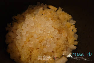 私房冰糖雪梨炖银耳的做法步骤:4