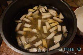 私房冰糖雪梨炖银耳的做法步骤：5