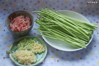 寻找春天的味道-肉丝炒芦蒿的做法步骤：1