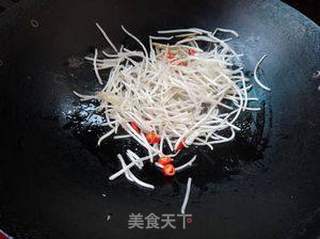 清爽的时令小炒——韭菜炒豆芽的做法步骤:4