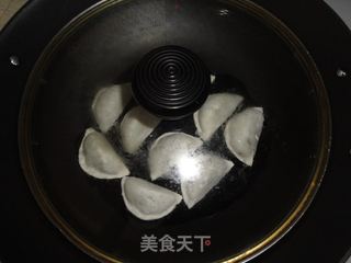 煎饺子——用普通的铁锅煎的做法步骤：3