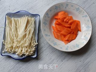 金针千张肉卷儿的做法步骤:5