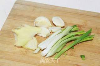 红烧黄骨鱼的做法步骤:2