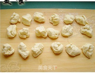 牛奶绣球面包的做法步骤:4
