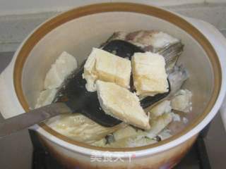 冻豆腐腊肉炖鲢鱼头的做法步骤:6