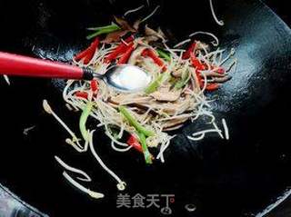 香菇炒豆芽的做法步骤:6