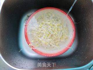 米饭的杀手——泡椒炒豆芽的做法步骤：1