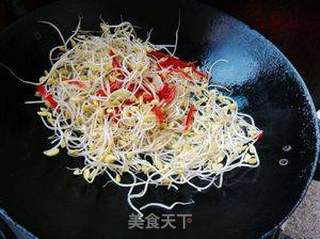 米饭的杀手——泡椒炒豆芽的做法步骤:5