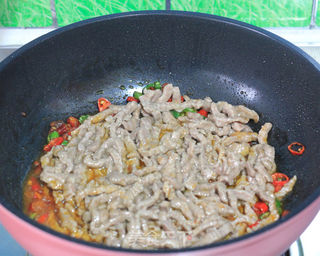 超级米饭杀手----三招教你炒出鲜嫩的小炒牛肉的做法步骤:11