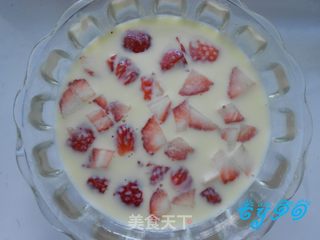 草莓牛奶炖蛋的做法步骤:5